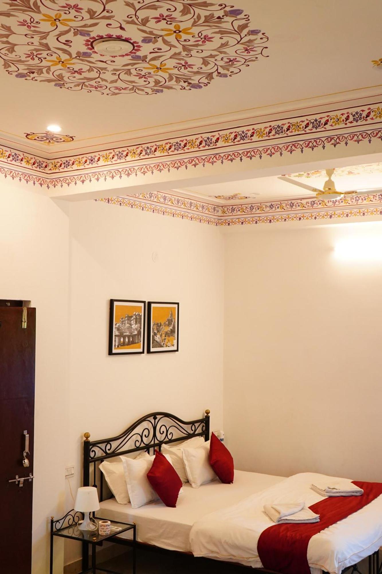 Rising Shemesh Home Stay Udaipur Extérieur photo