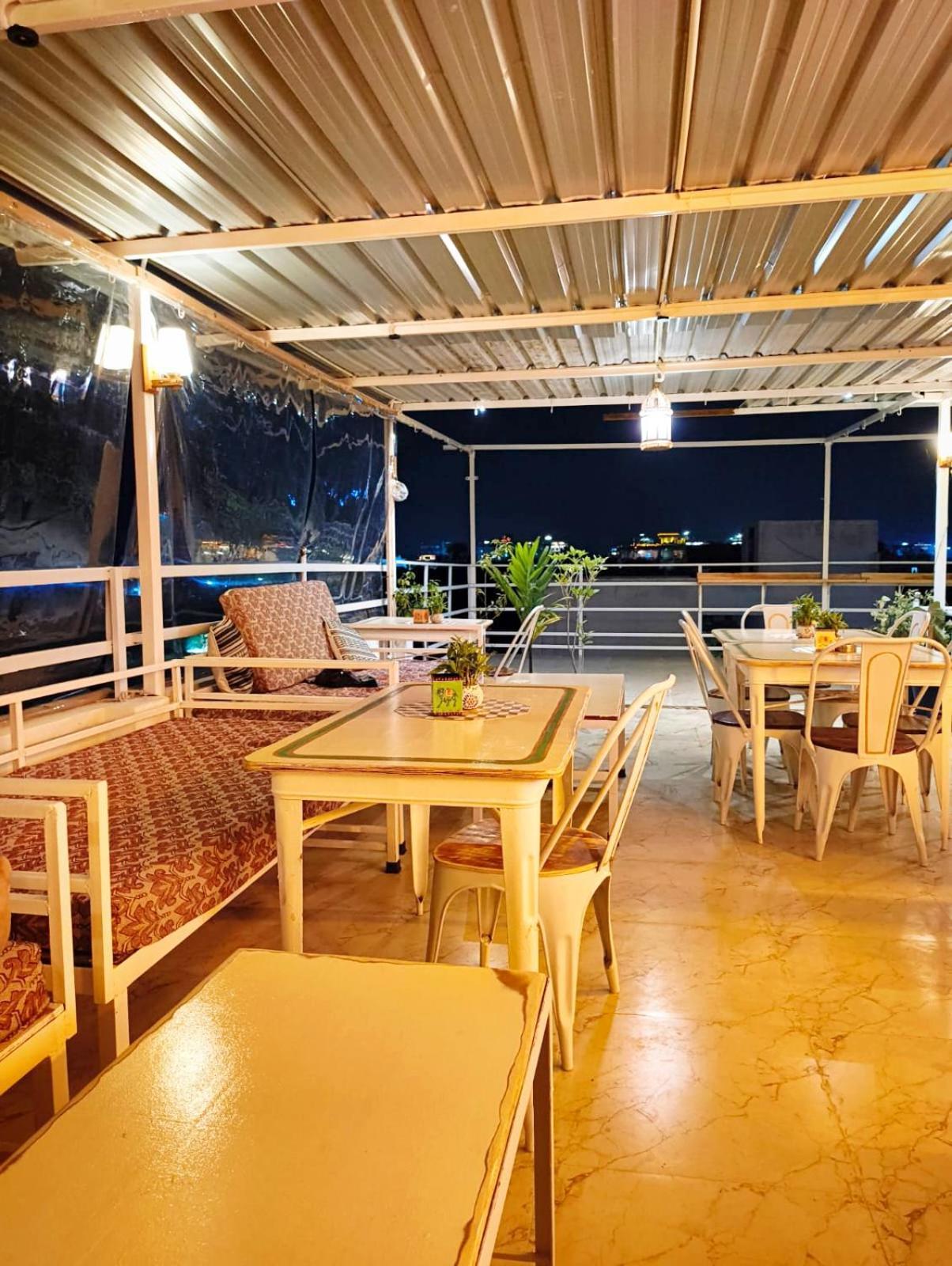 Rising Shemesh Home Stay Udaipur Extérieur photo