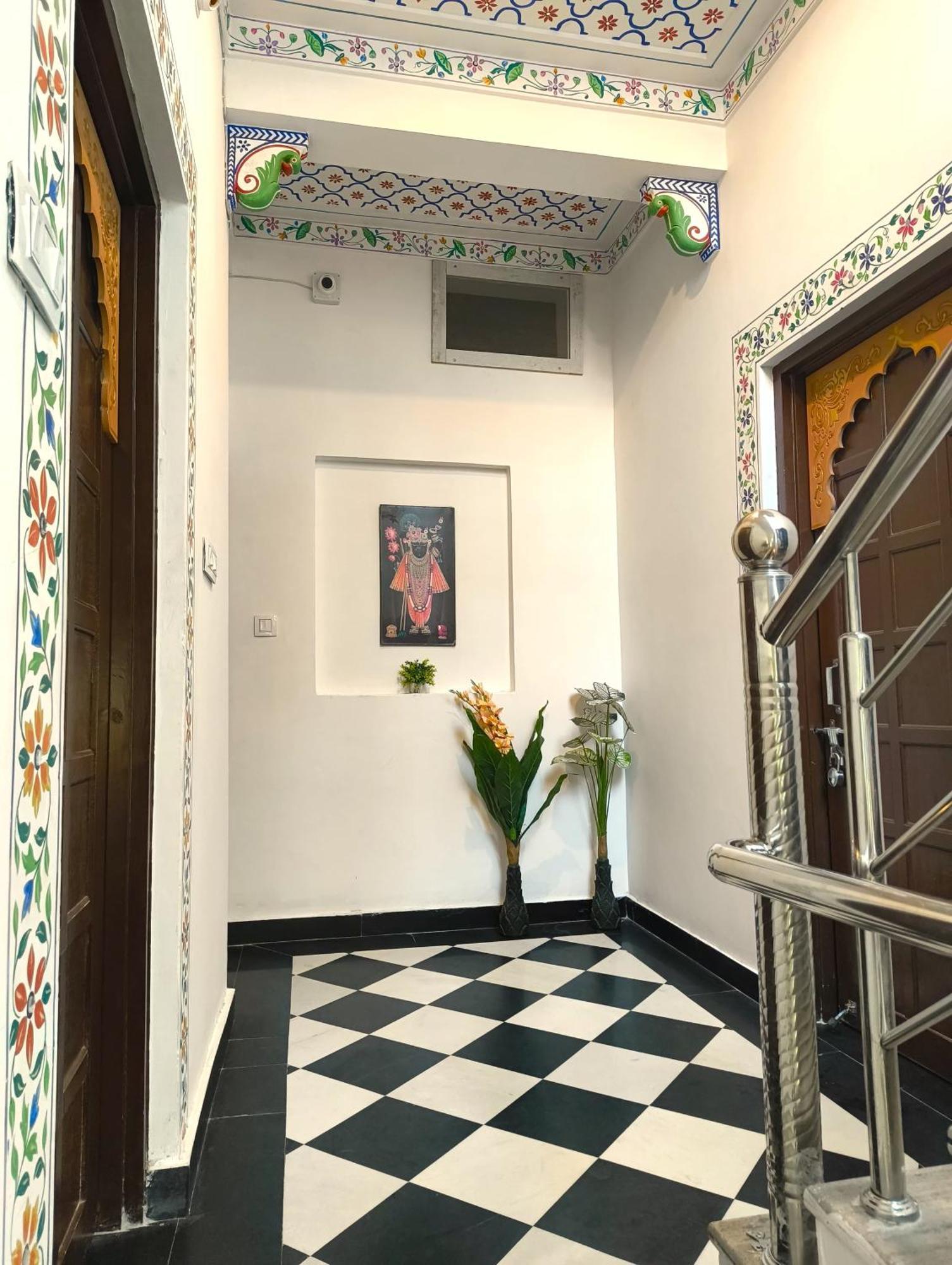 Rising Shemesh Home Stay Udaipur Extérieur photo