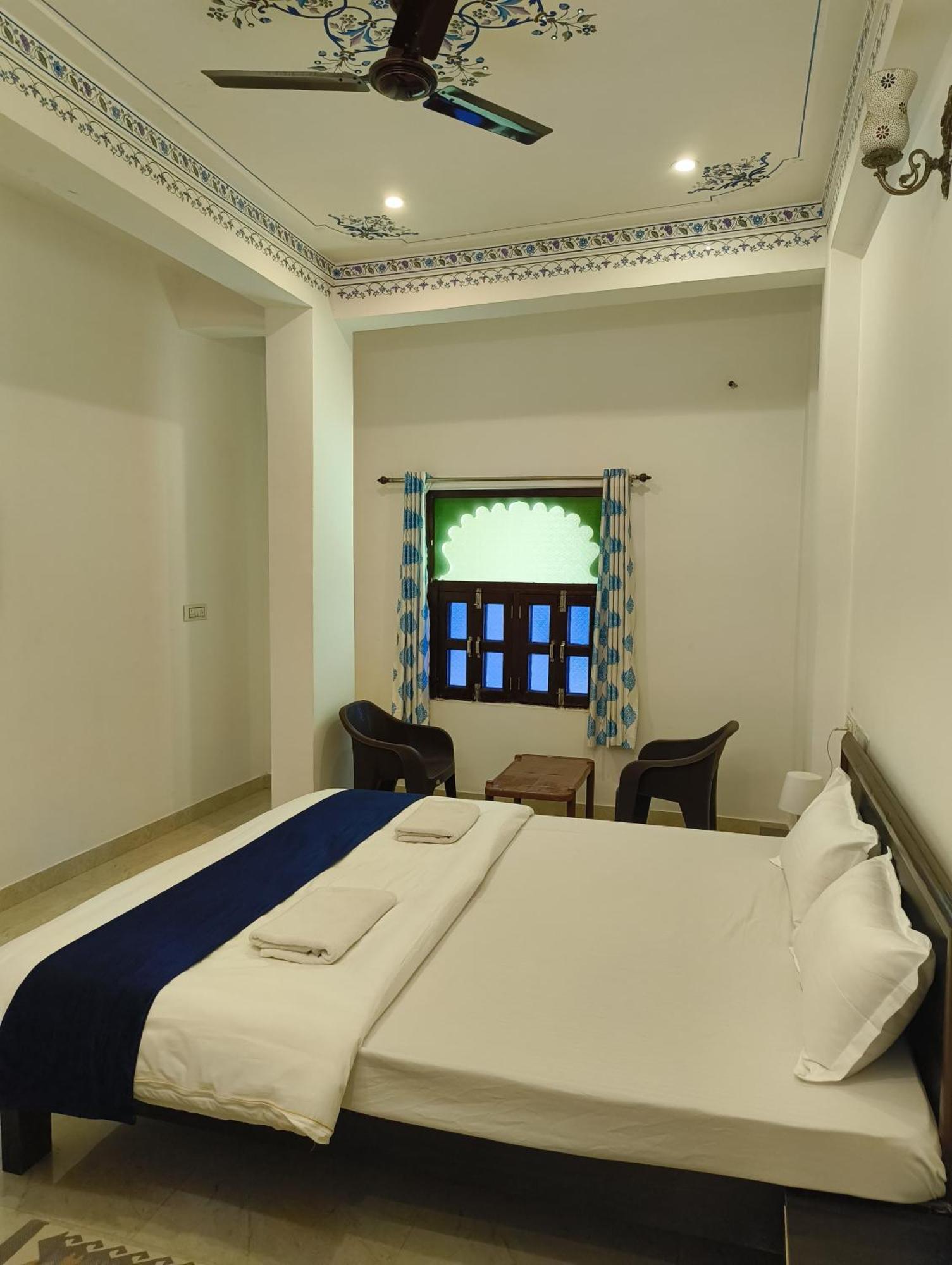 Rising Shemesh Home Stay Udaipur Extérieur photo