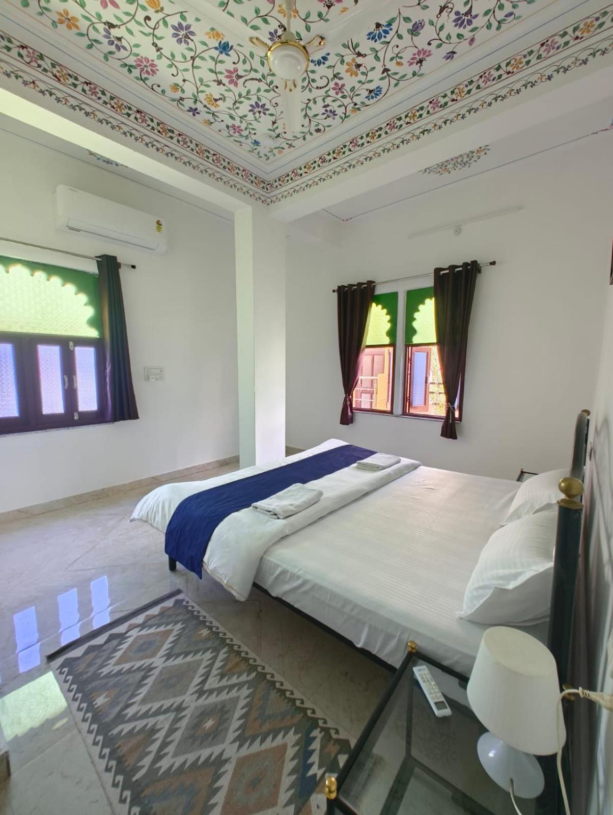 Rising Shemesh Home Stay Udaipur Extérieur photo