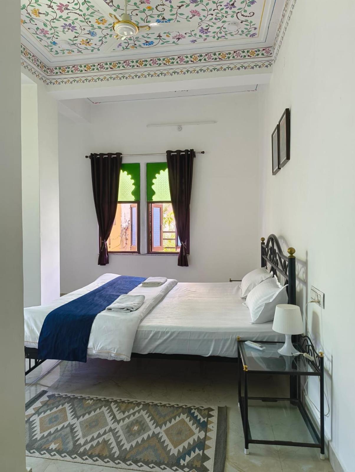 Rising Shemesh Home Stay Udaipur Extérieur photo