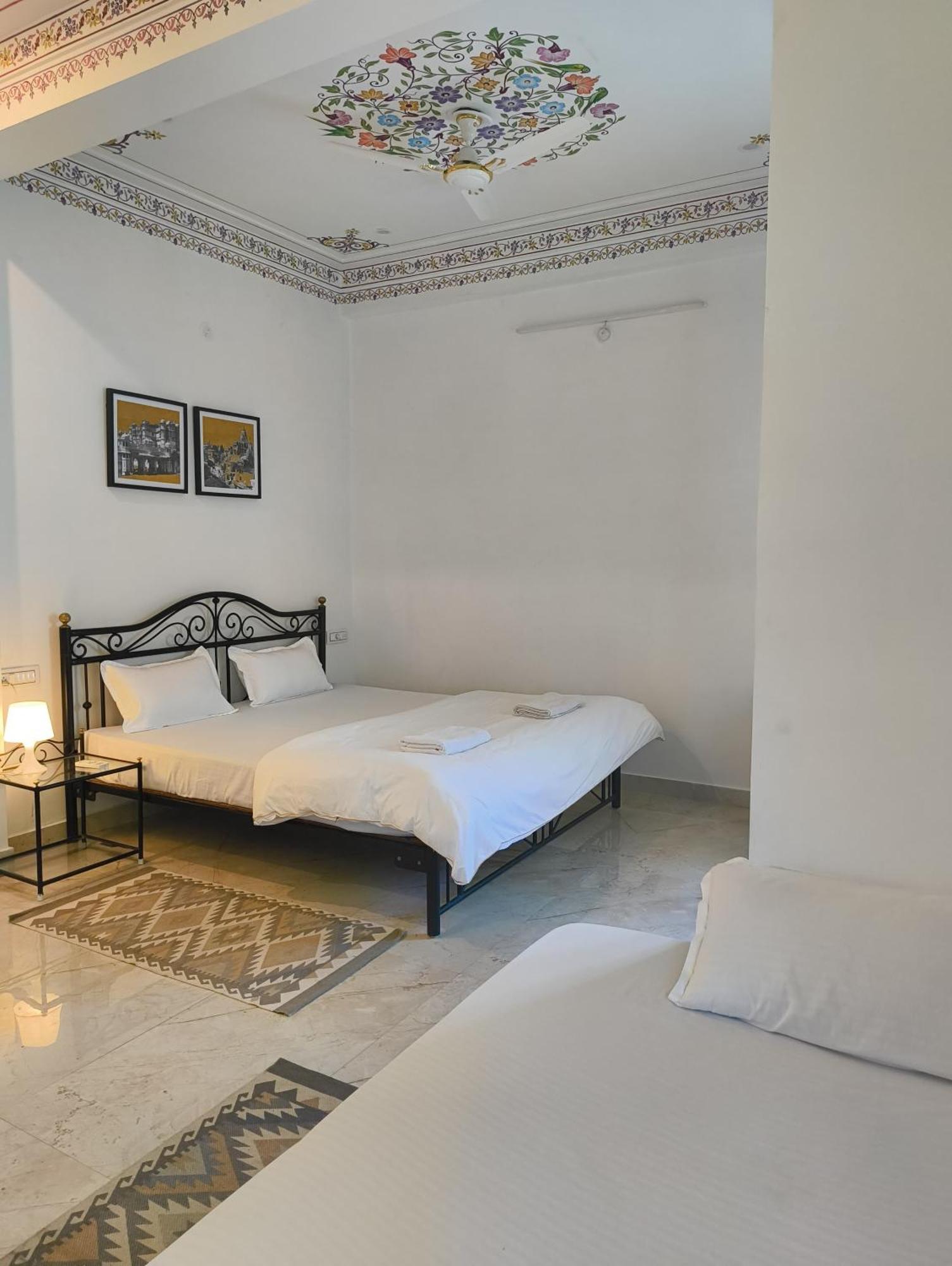 Rising Shemesh Home Stay Udaipur Extérieur photo
