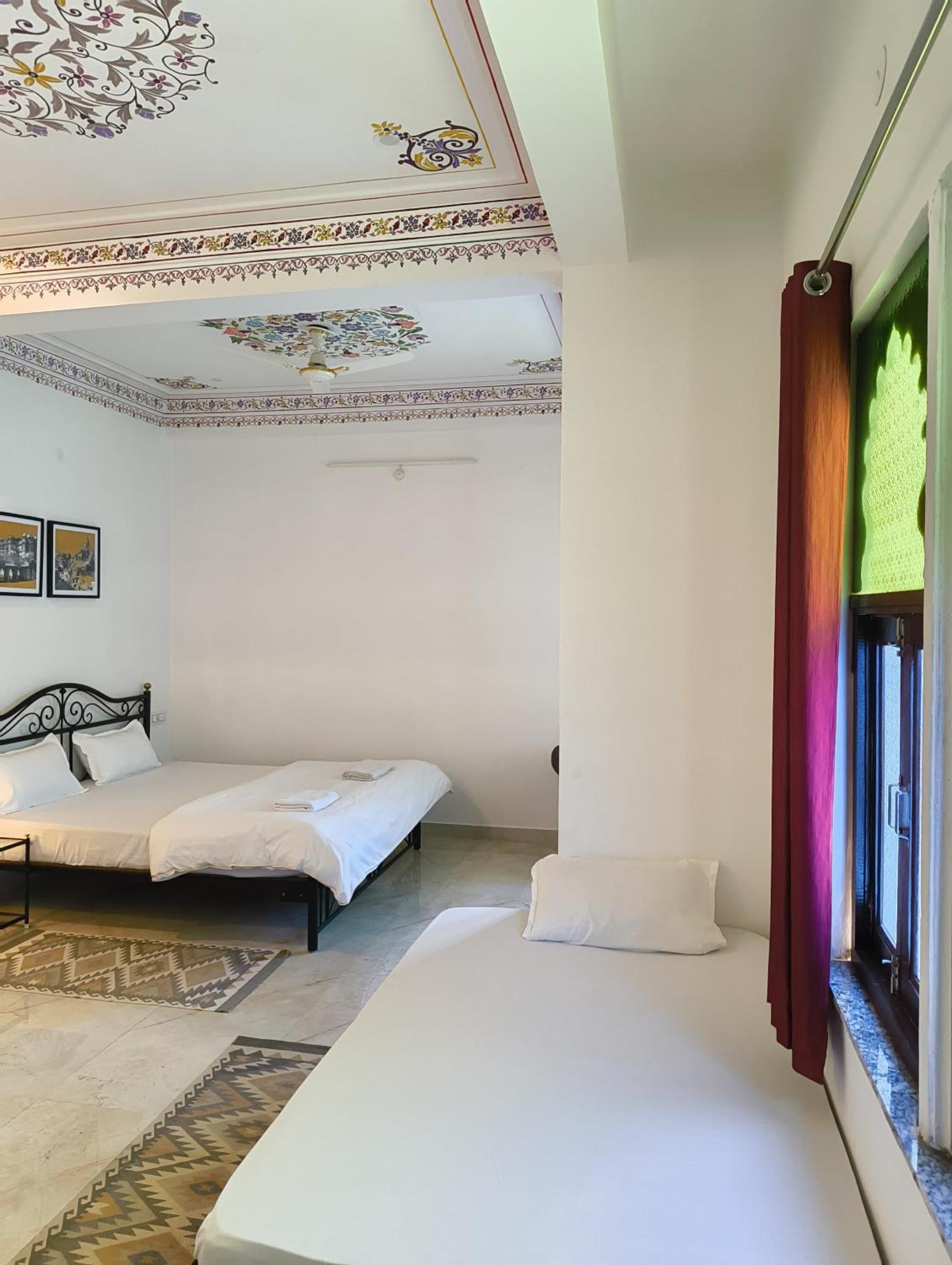 Rising Shemesh Home Stay Udaipur Extérieur photo