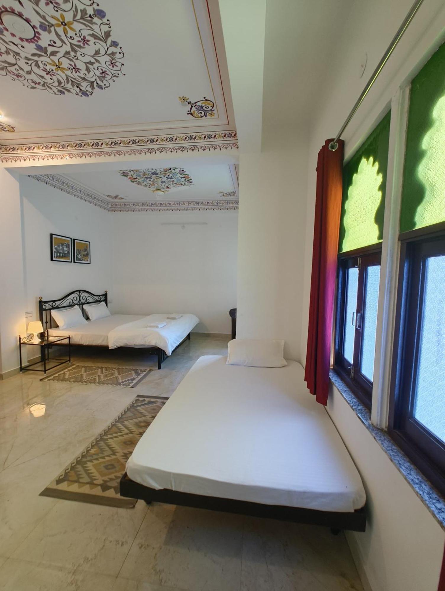Rising Shemesh Home Stay Udaipur Extérieur photo