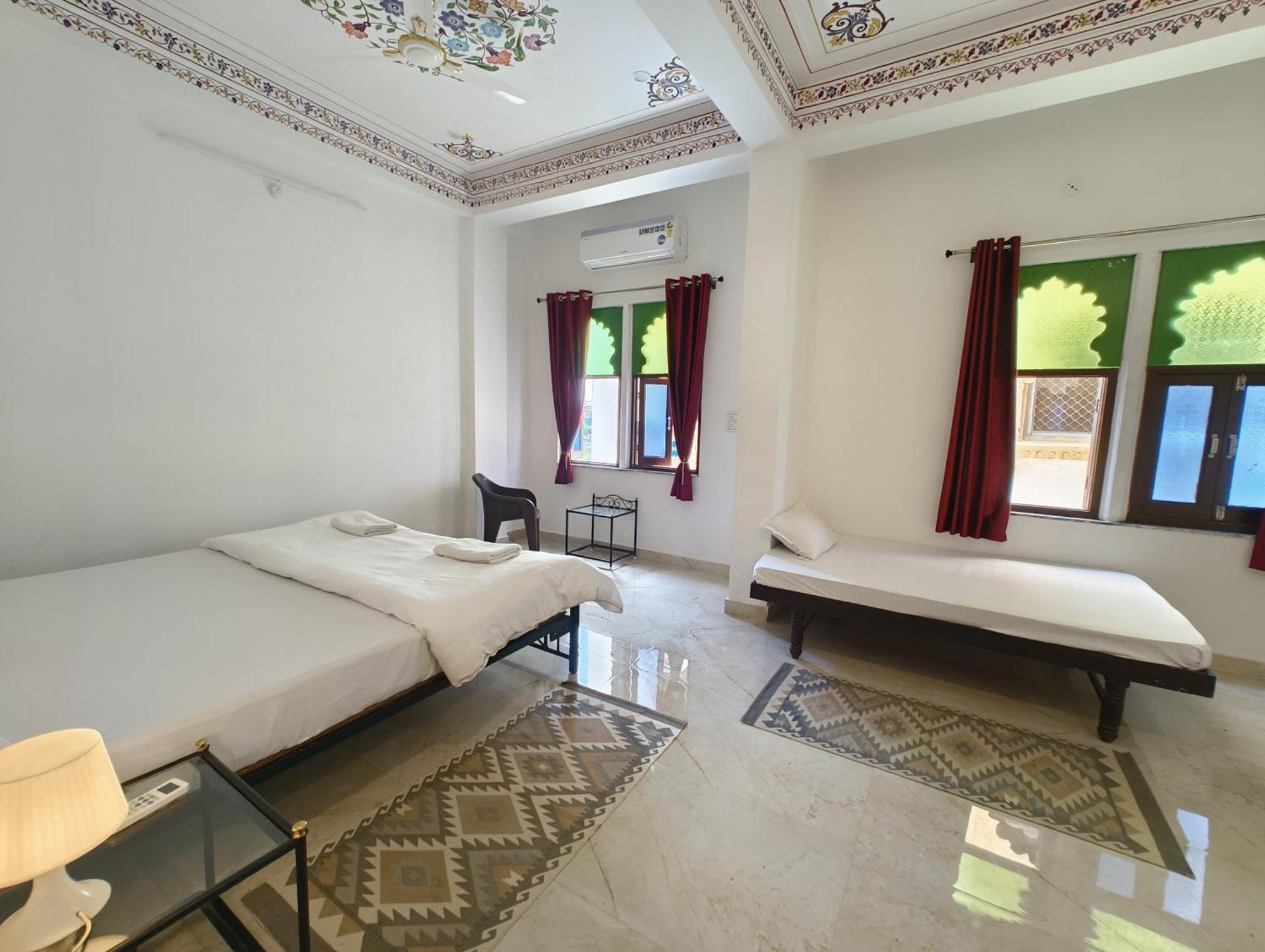 Rising Shemesh Home Stay Udaipur Extérieur photo