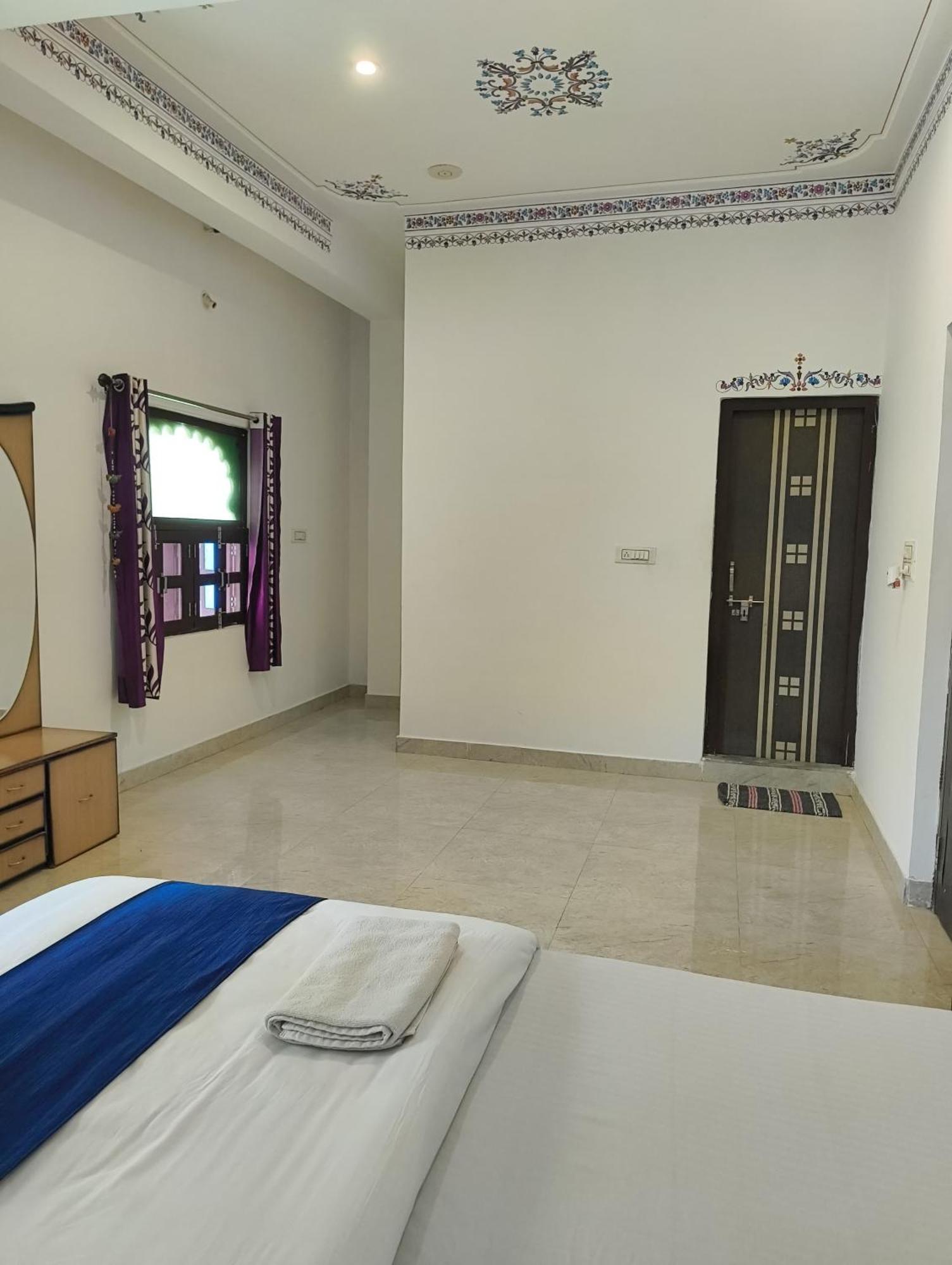 Rising Shemesh Home Stay Udaipur Extérieur photo