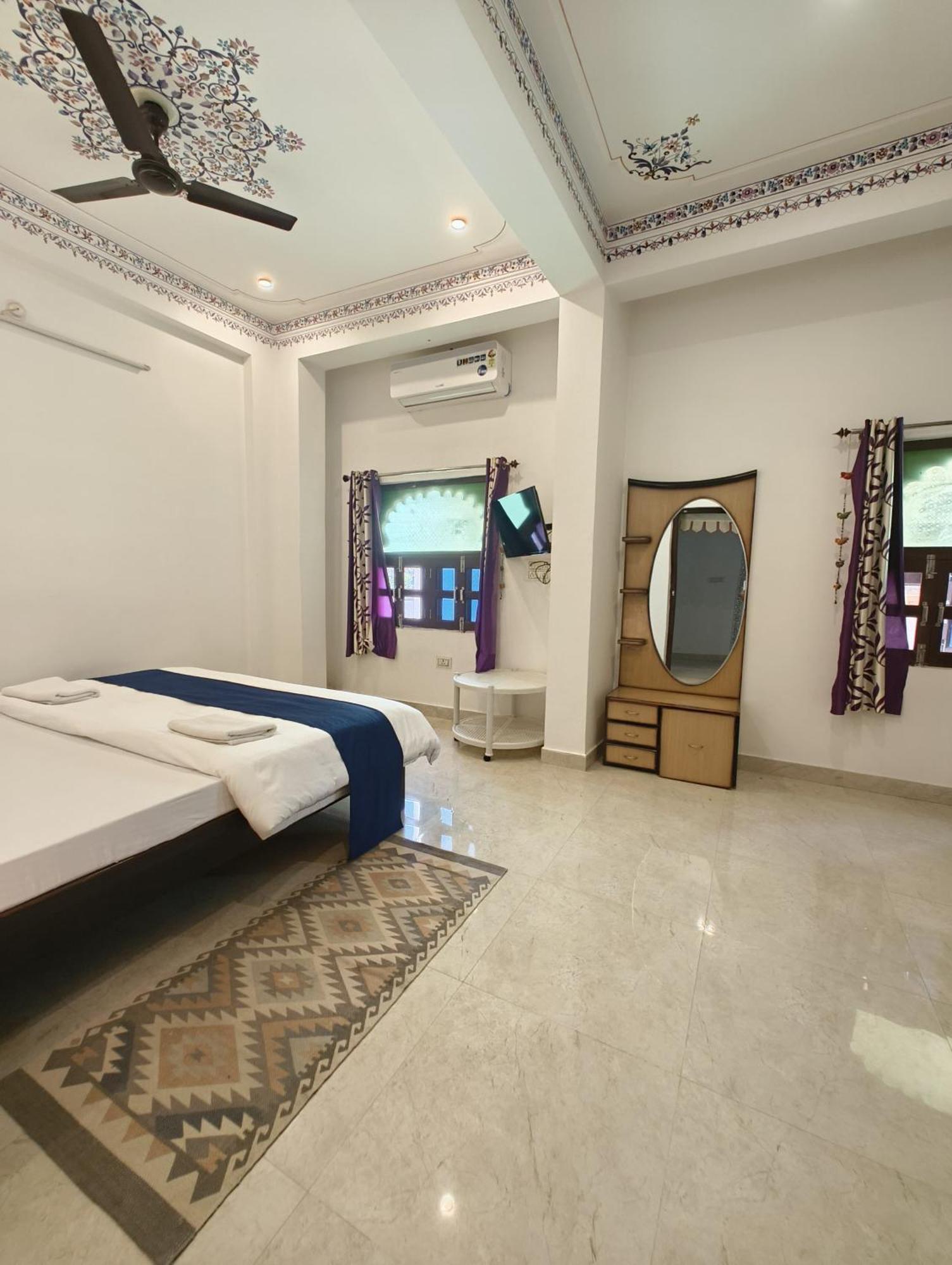 Rising Shemesh Home Stay Udaipur Extérieur photo