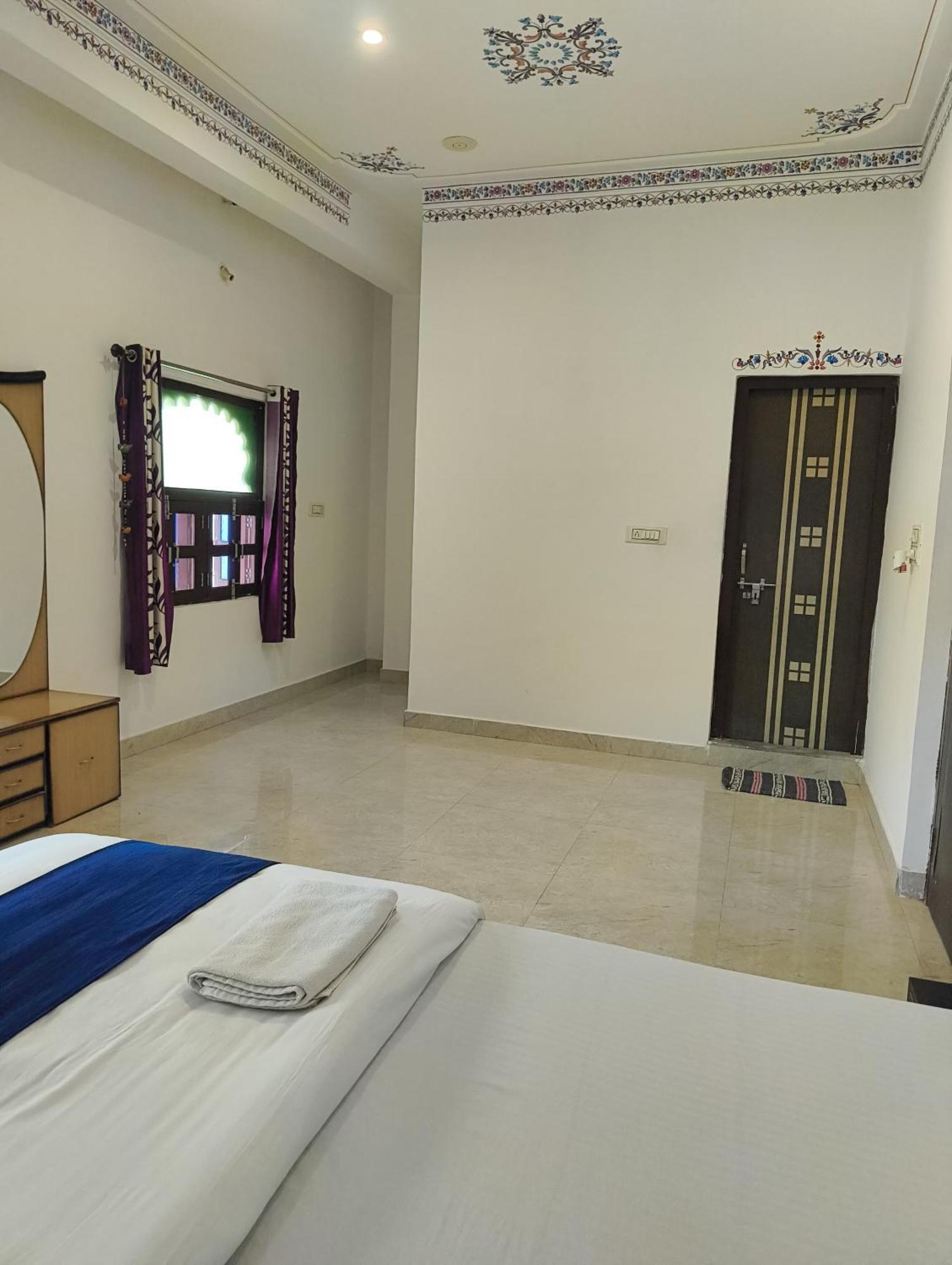 Rising Shemesh Home Stay Udaipur Extérieur photo